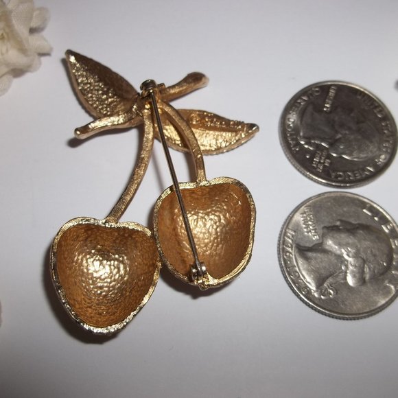 PRICE FIRM - VINTAGE Brooch, Sarah Coventry Brooch, Gold Cherry Brooch 8338 - Picture 3 of 7
